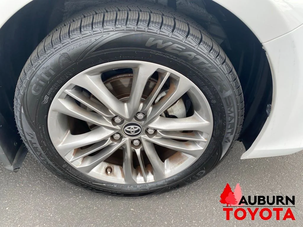 Used 2017 Ice Cap Toyota SE image 9