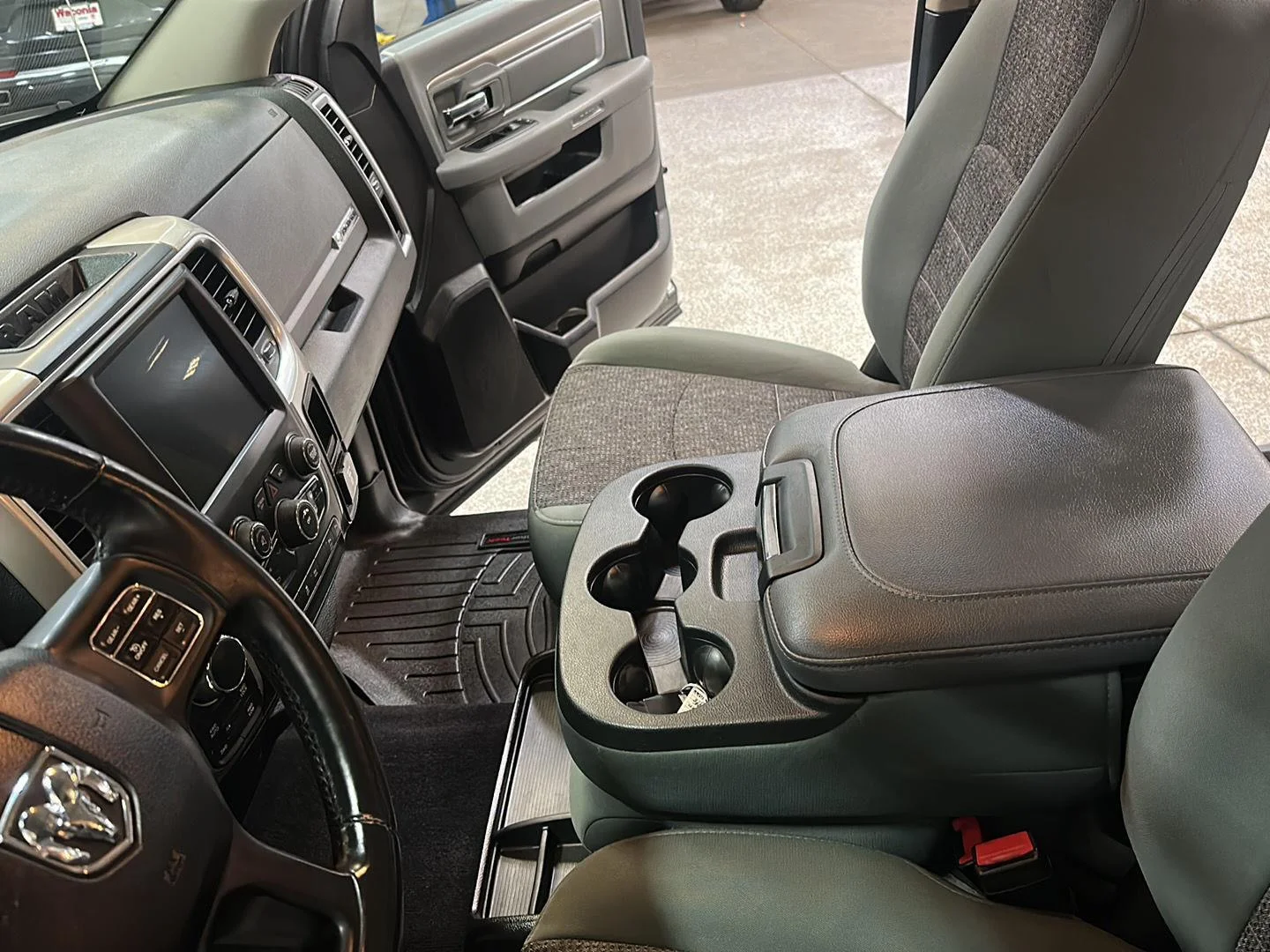 Used 2016 Granite Crystal Metallic Clearcoat Ram Big Horn image 27