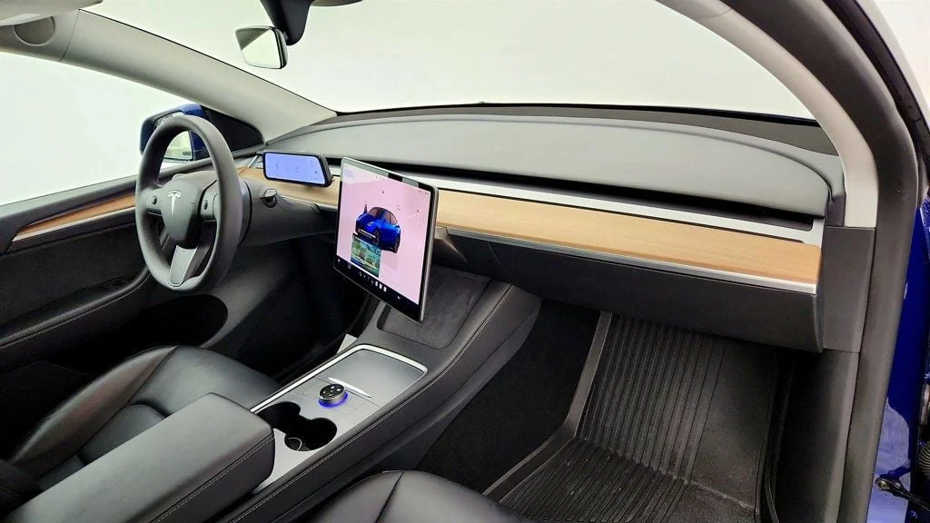 Used 2024 Deep Blue Metallic Tesla Long Range AWD w/ Full Self-Driving & Aero Disc Wheel Covers image 31