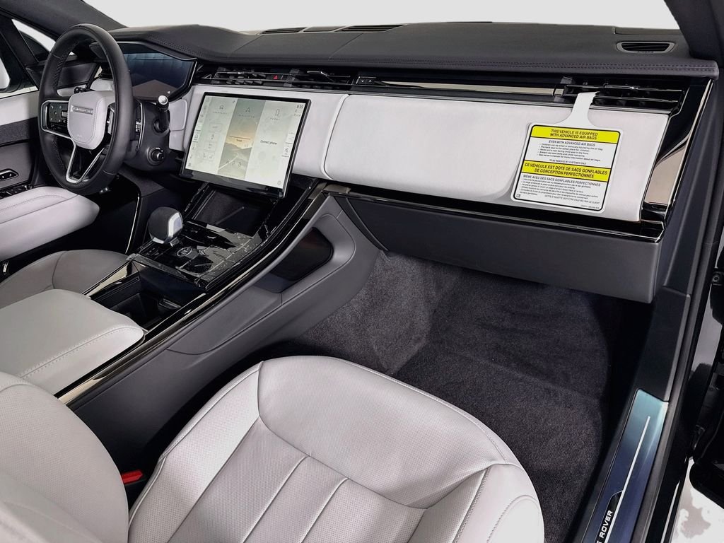 New 2026 Santorini Black Land Rover SE image 18