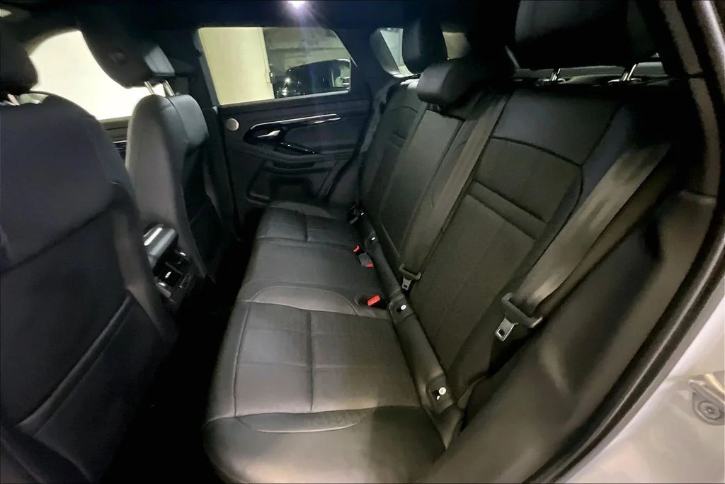 Used 2020 White Land Rover R-Dynamic HSE image 28