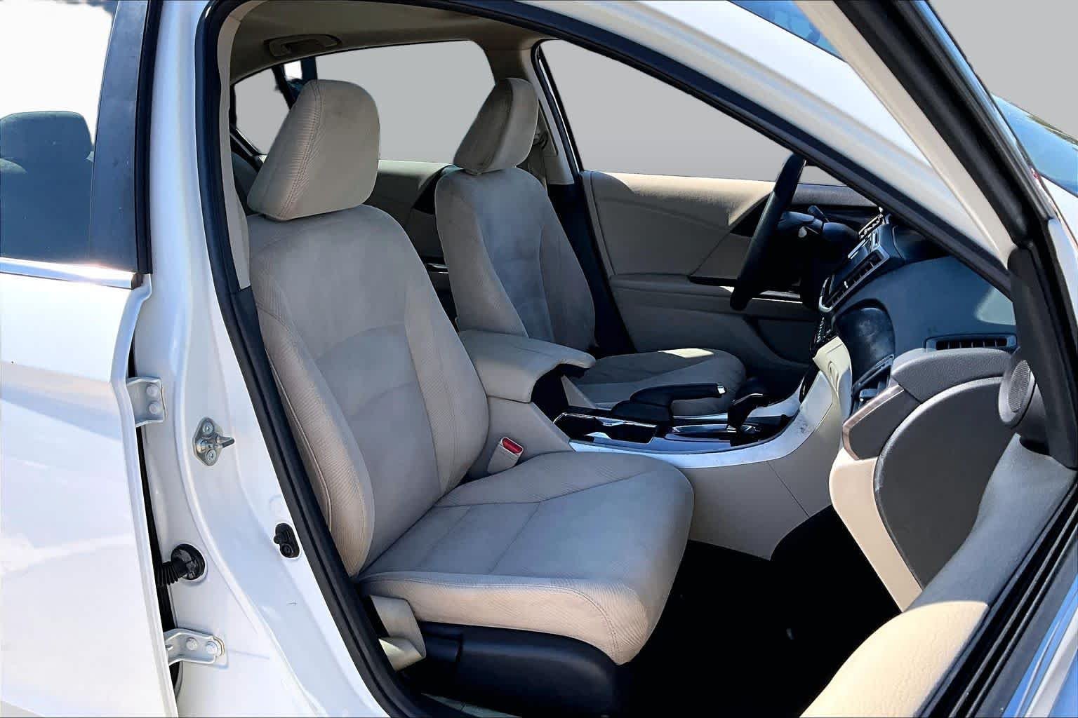 Used 2017 White Orchid Pearl Honda EX image 9
