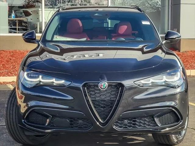 New 2025 Vulcano Black Metallic Exterior Paint Alfa Romeo  image 16