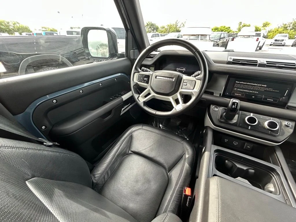 Used 2024 Blue Land Rover S image 9