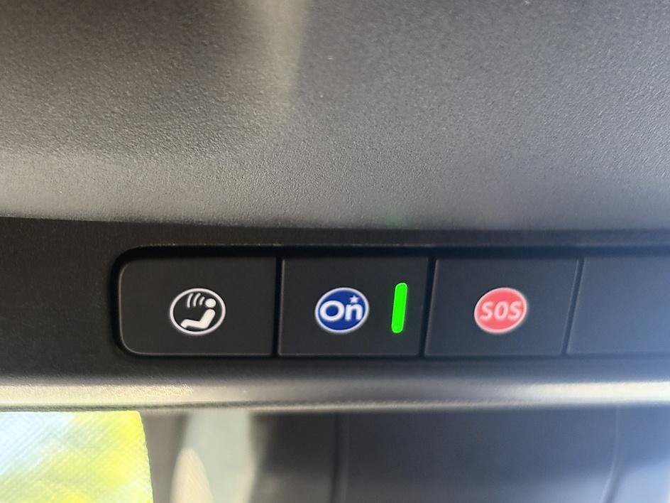 Used 2022 Black Chevrolet Z71 image 27