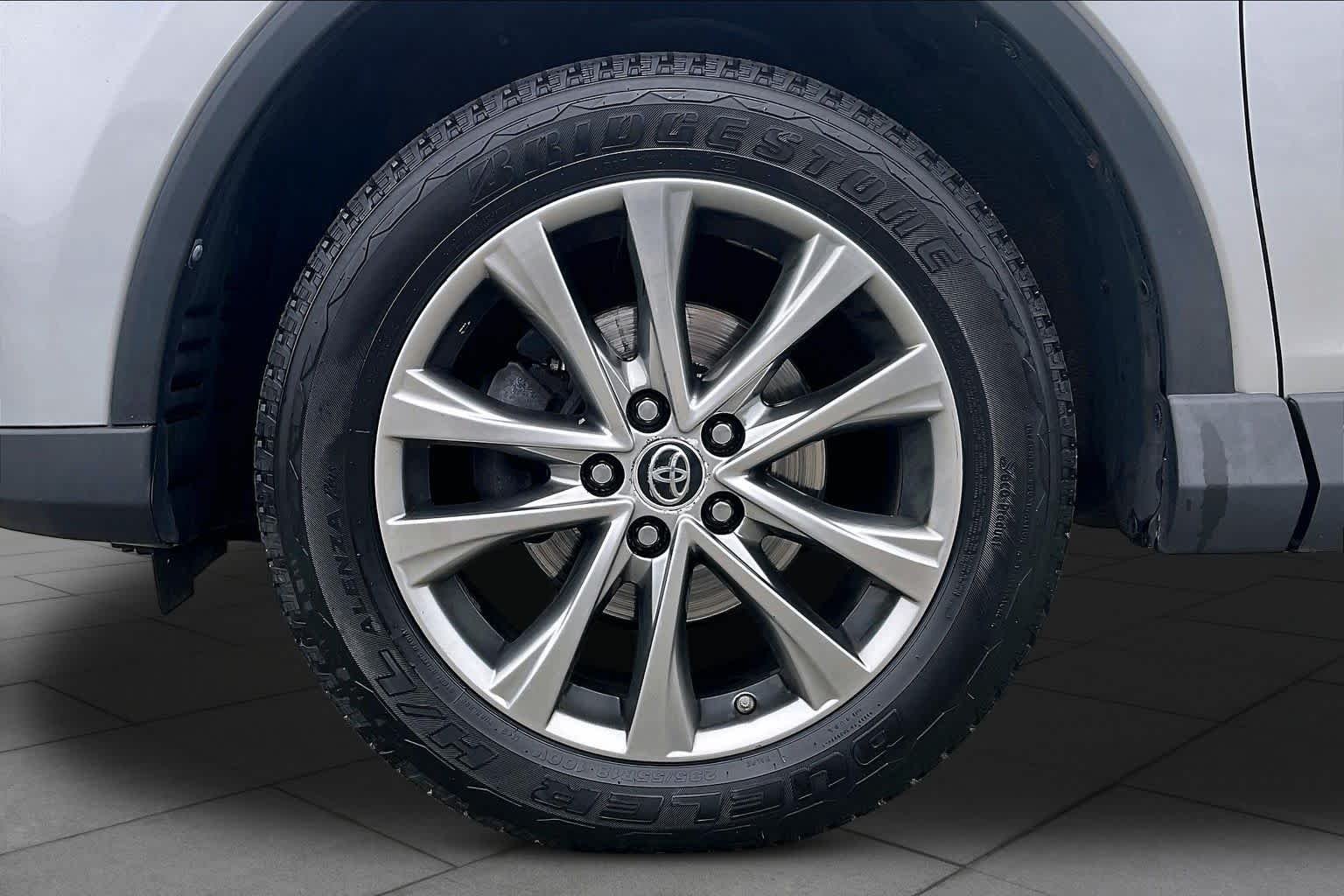 Used 2016 Silver Sky Metallic Toyota Limited image 19