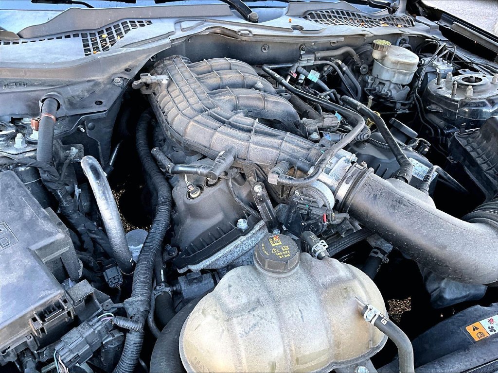 Used 2015 Black Ford V6 image 33