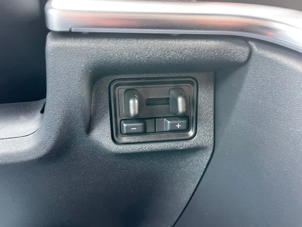 Used 2025 Black Metallic Ford King Ranch image 59