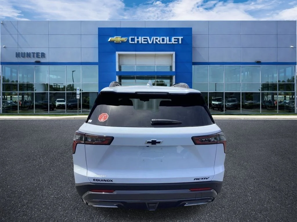 New 2026 Polar White Tricoat Chevrolet FWD ACTIV image 3