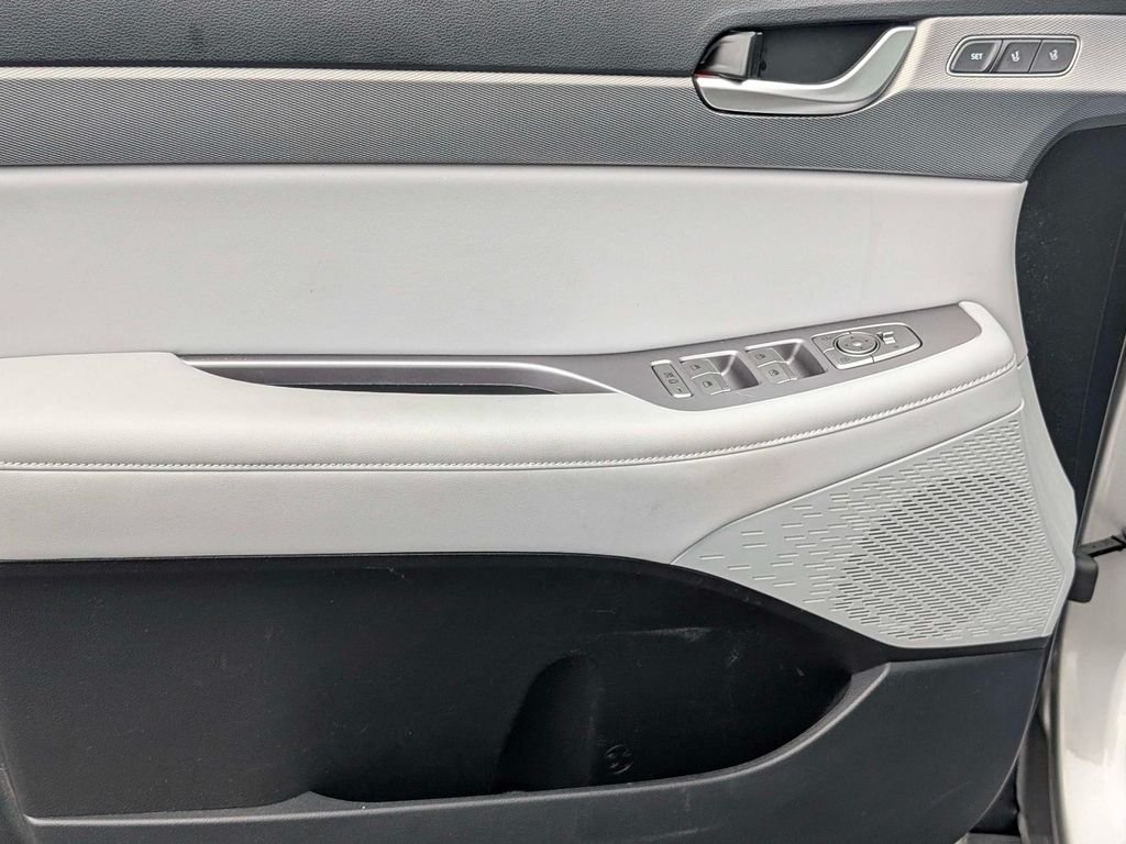 Used 2021 Silver Hyundai SEL image 12
