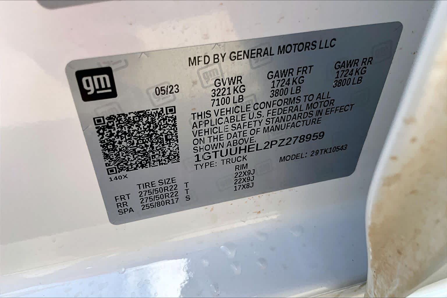 Used 2023 White Frost Tricoat GMC Denali Ultimate image 35