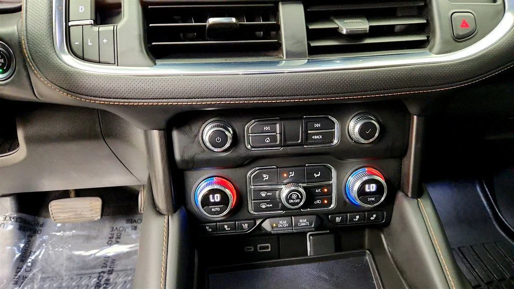 Used 2024 Sterling Metallic GMC 4WD 4dr AT4 image 19