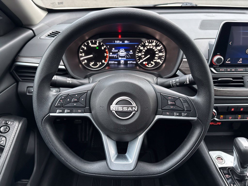 Used 2025 Glacier White Nissan 2.5 SV image 17