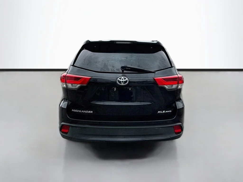 Used 2019 Black Toyota XLE image 6