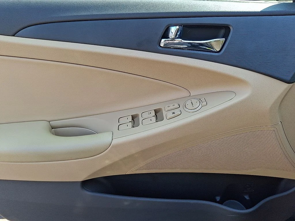 Used 2013 Blue Hyundai GLS image 10