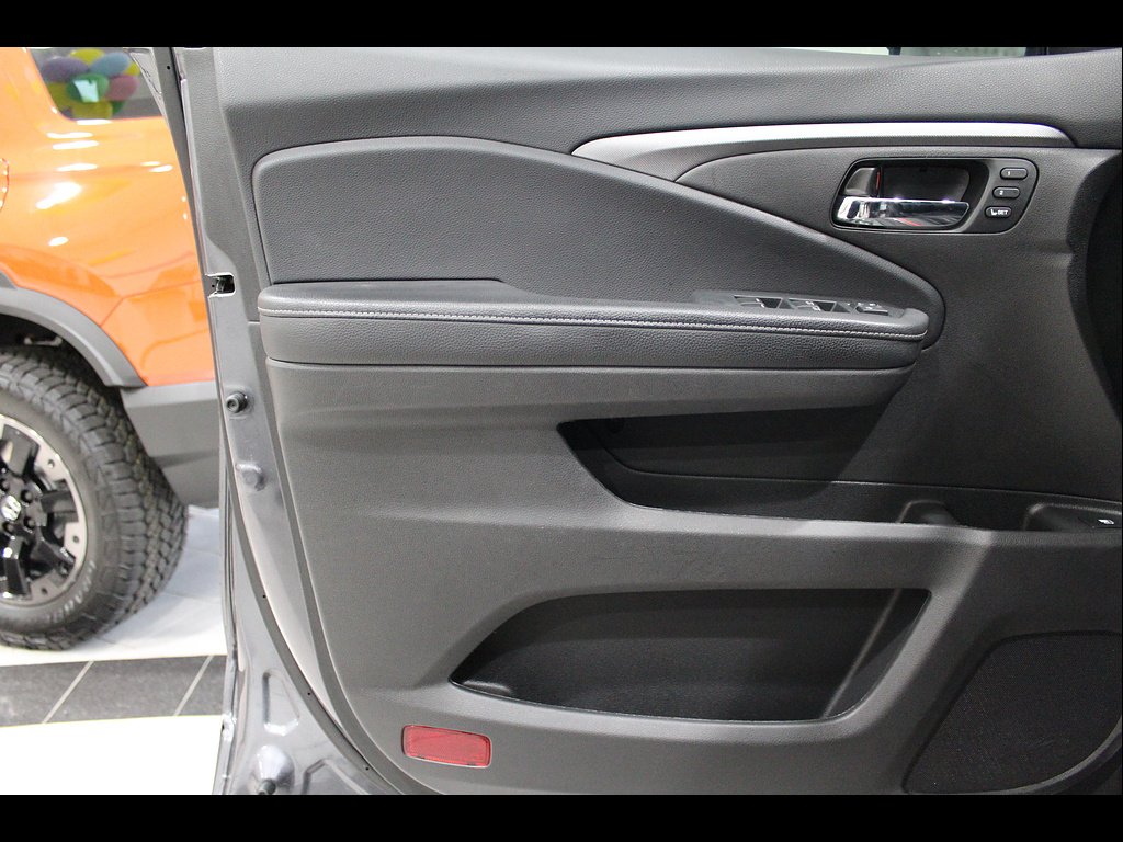 Certified Used 2023 Modern Steel Metallic Honda RTL image 15