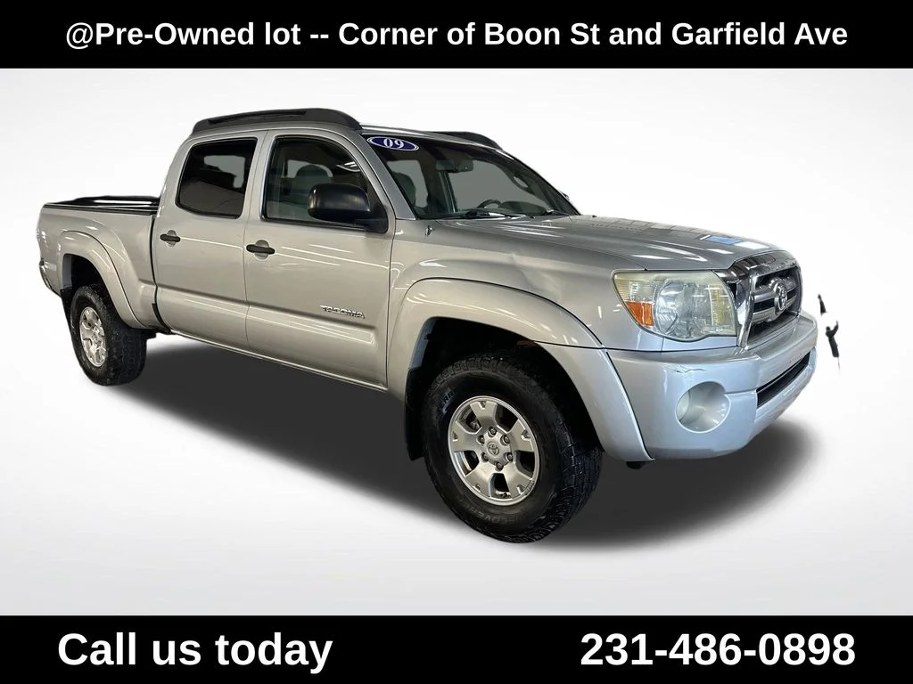 Used 2009 Silver Toyota Base image 11
