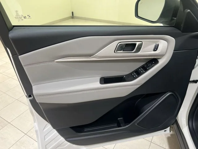 New 2026 Star White Metallic Tri-Coat Ford Active image 53