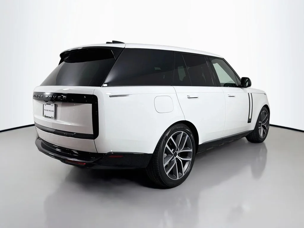 New 2026 Fuji White Land Rover SE image 5