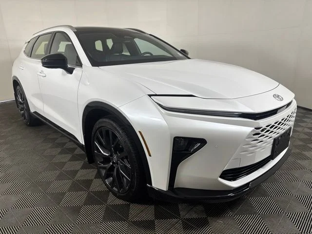 Certified Used 2025 Oxygen White Toyota Limited image 1