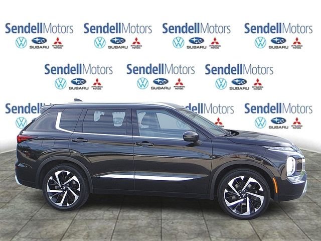 Used 2022 Black Mitsubishi SEL image 2