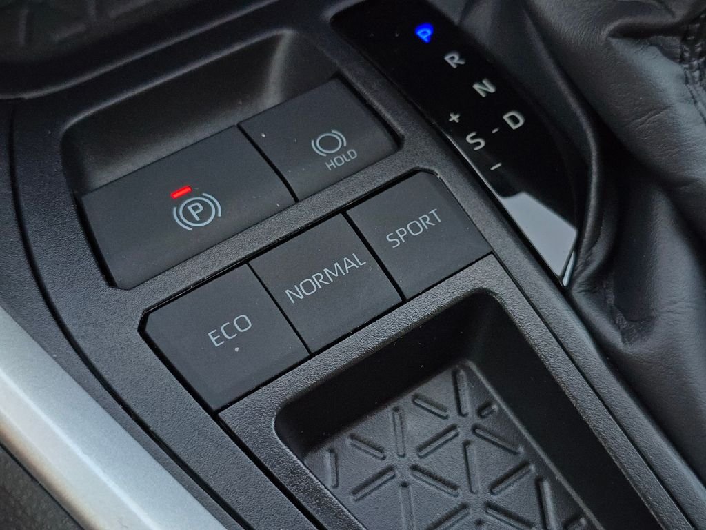 Used 2025 Beige Toyota XLE Premium image 35