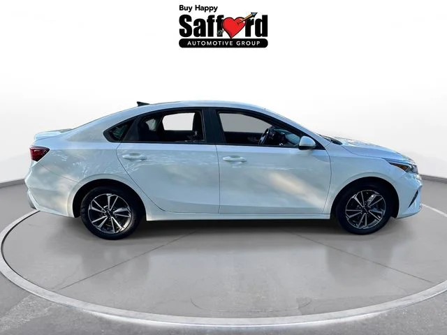 Used 2023 White Kia LXS image 4