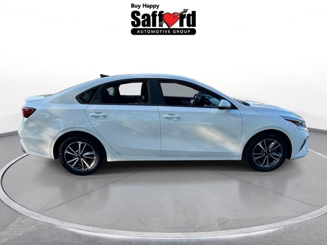 Used 2023 White Kia LXS image 4