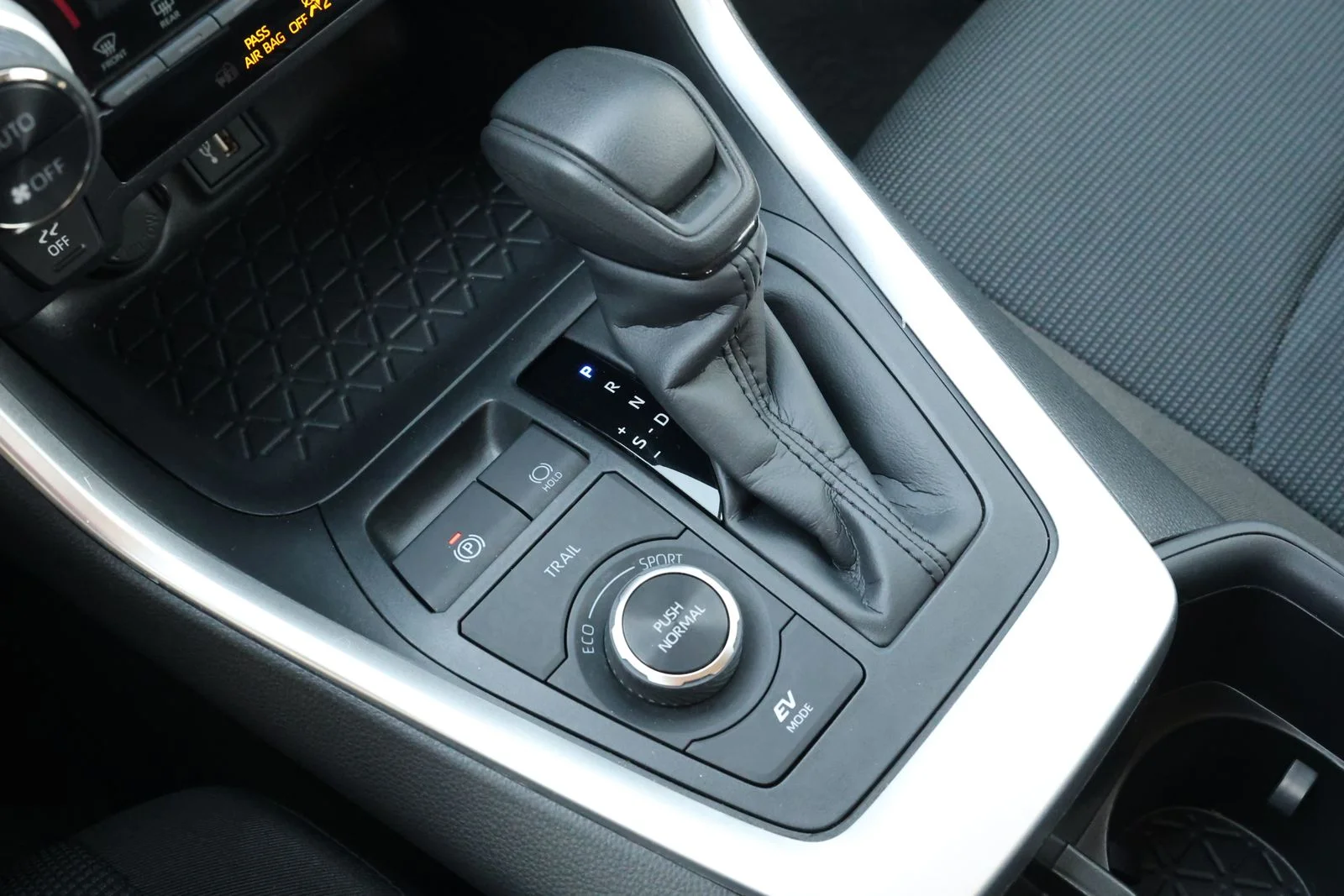 Used 2025 White Toyota LE image 22