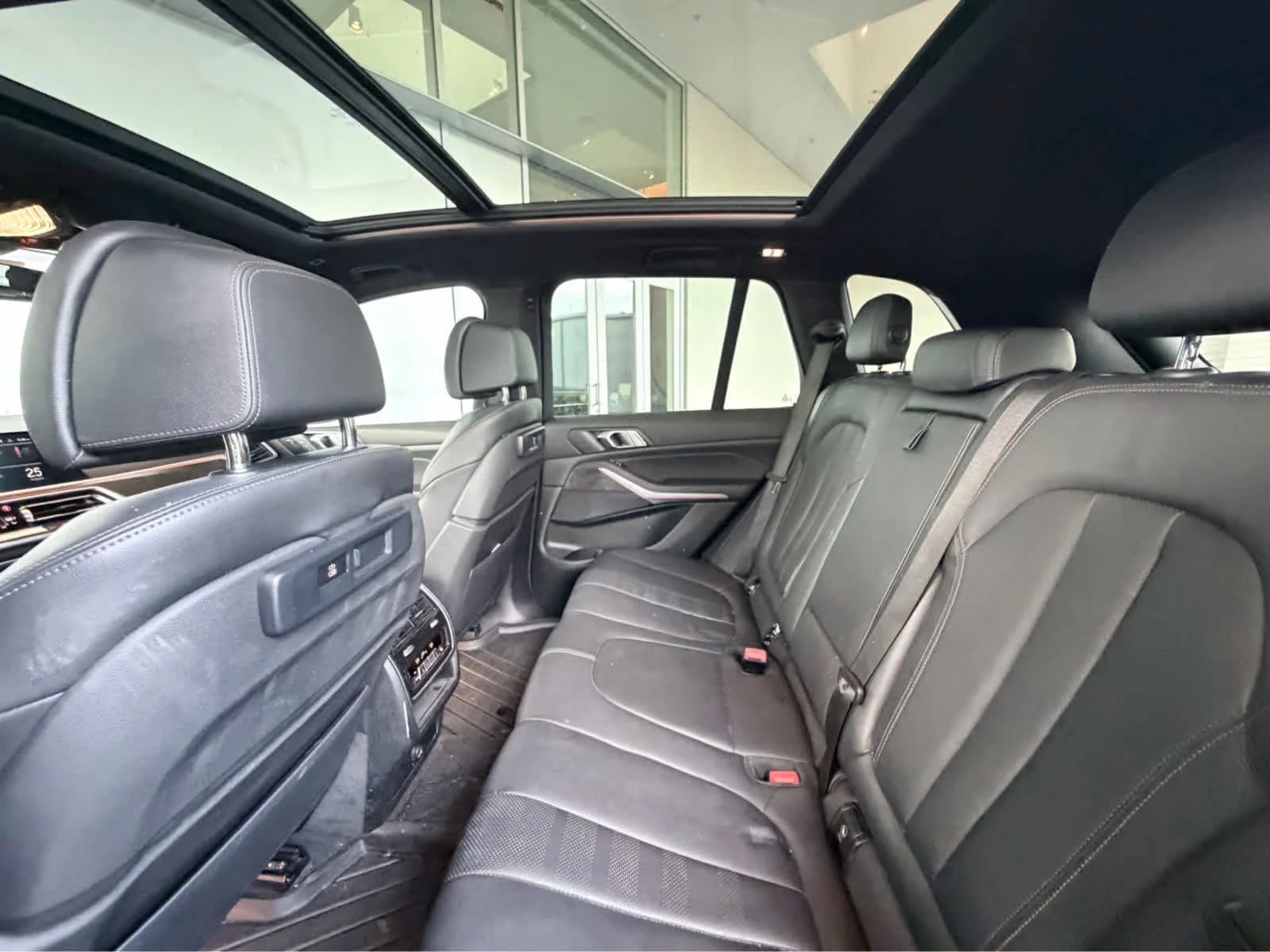 Used 2022  BMW sDrive40i image 24