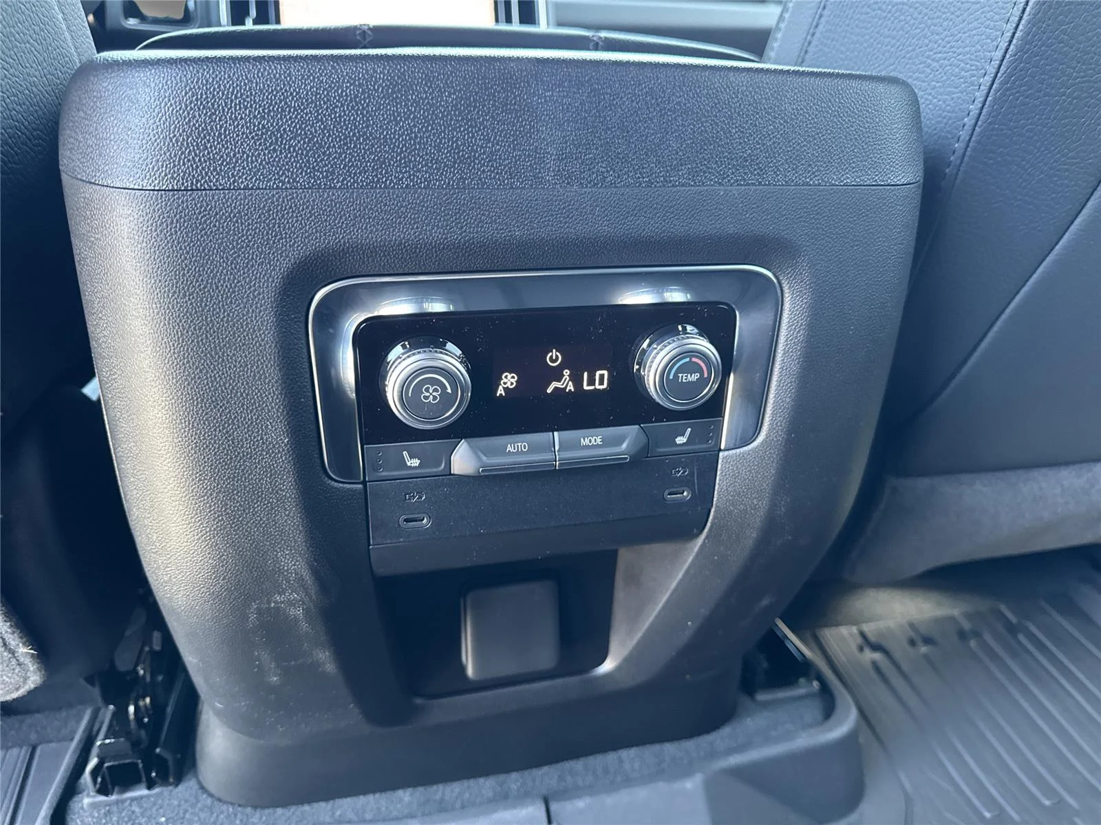 2026 GMC Yukon XL Denali - Photo 23