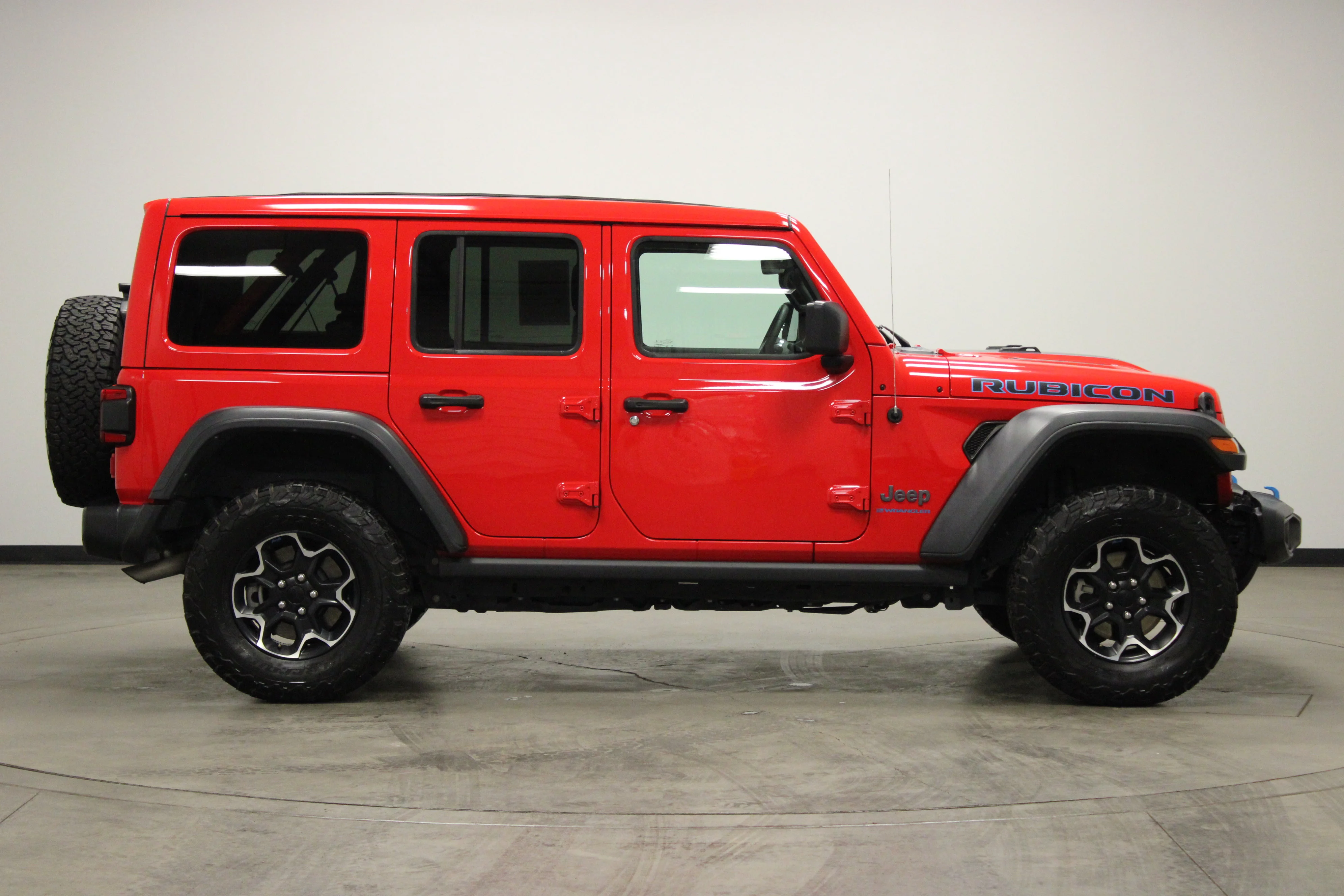 Used 2023 Firecracker Red Clearcoat Jeep Rubicon image 9