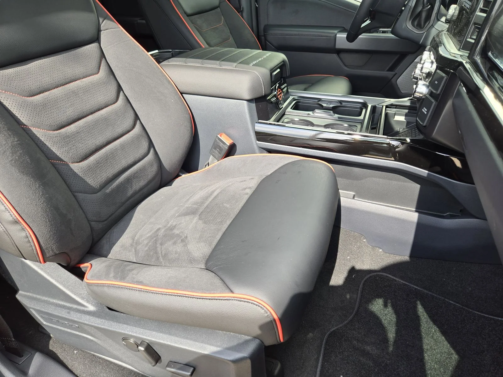 New 2026 Agate Black Metallic Ford F-250® Lariat® image 9