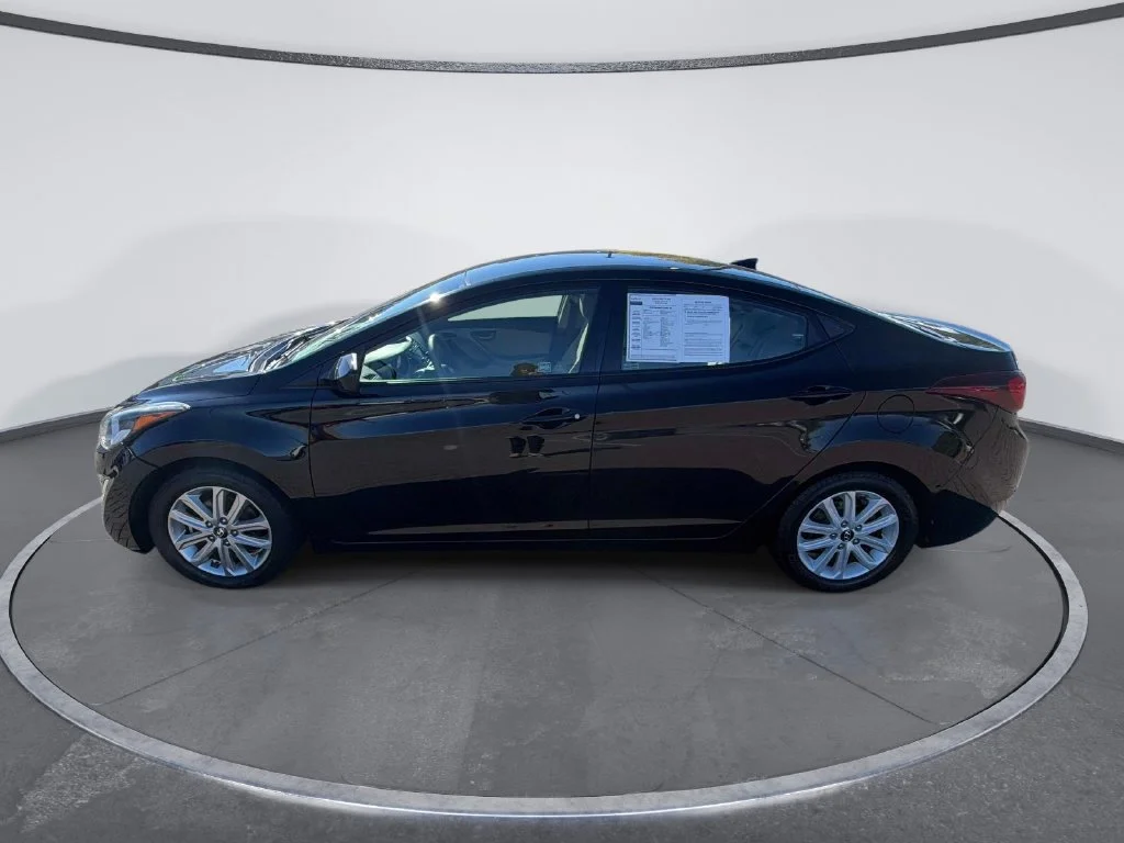 Used 2016 Black Hyundai SE image 4