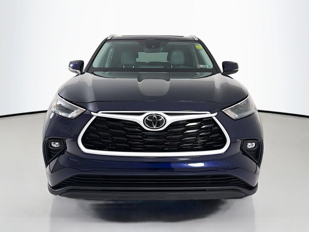 Used 2022 Blueprint Toyota XLE AWD image 2