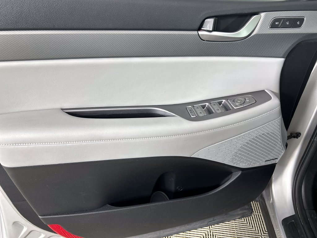 Used 2024 Silver Hyundai SEL image 11