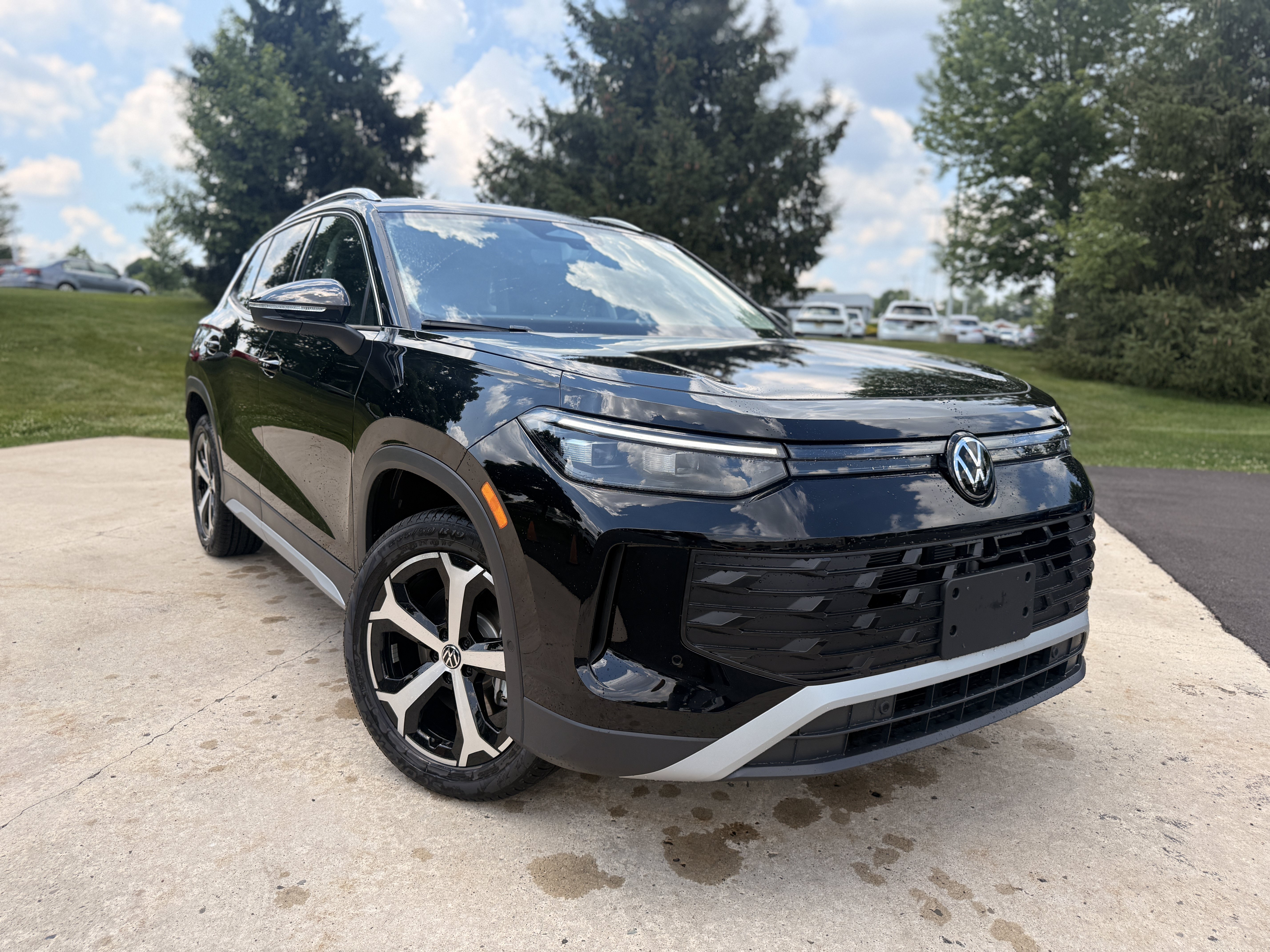 New 2026 Deep Black Pearl Volkswagen SE image 15