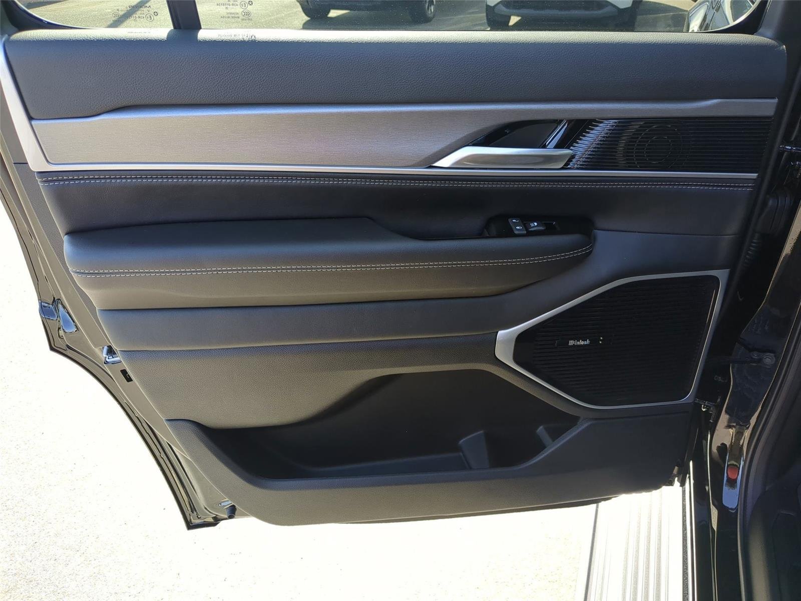 New 2026 High Gloss Black Exterior Paint Jeep Limited Altitude image 26