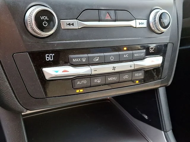 2020 Ford Explorer Base - Photo 16