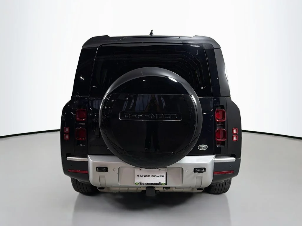 Used 2023 Santorini Black Metallic Land Rover SE image 6