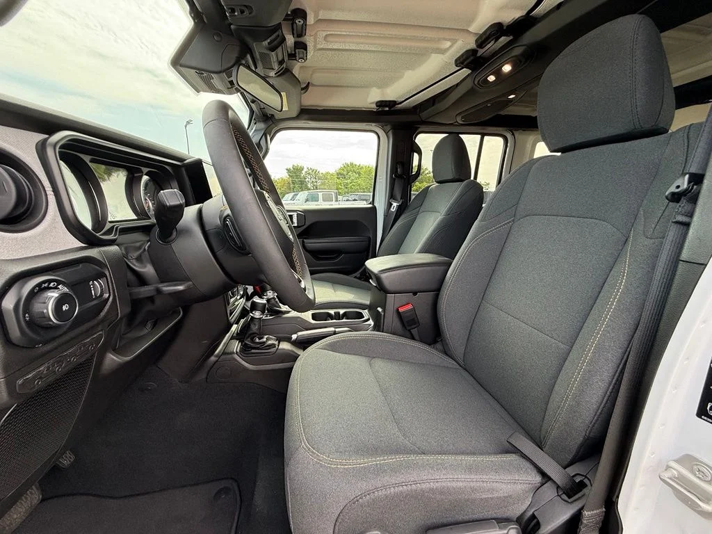 Used 2025 Black Jeep Sahara image 22