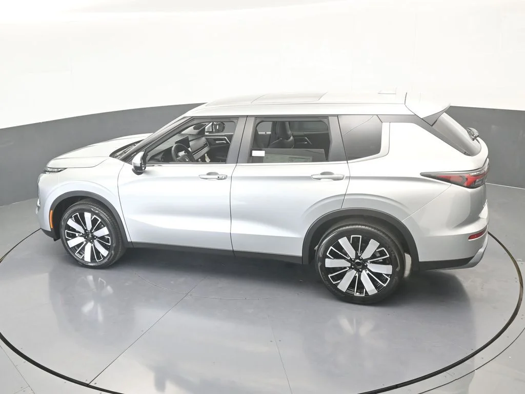 New 2026 Silver Alloy Mitsubishi SE image 49
