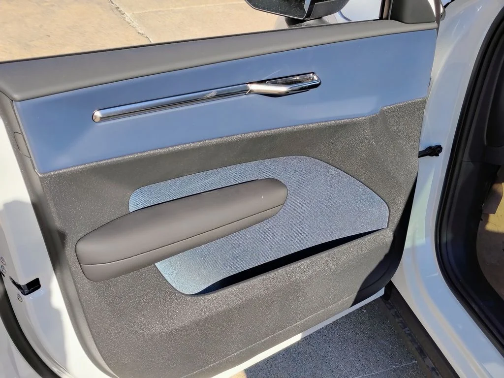 New 2026 Crystal White Volvo Plus image 10