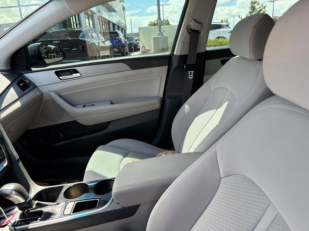 Used 2018 Gray Hyundai SEL image 24