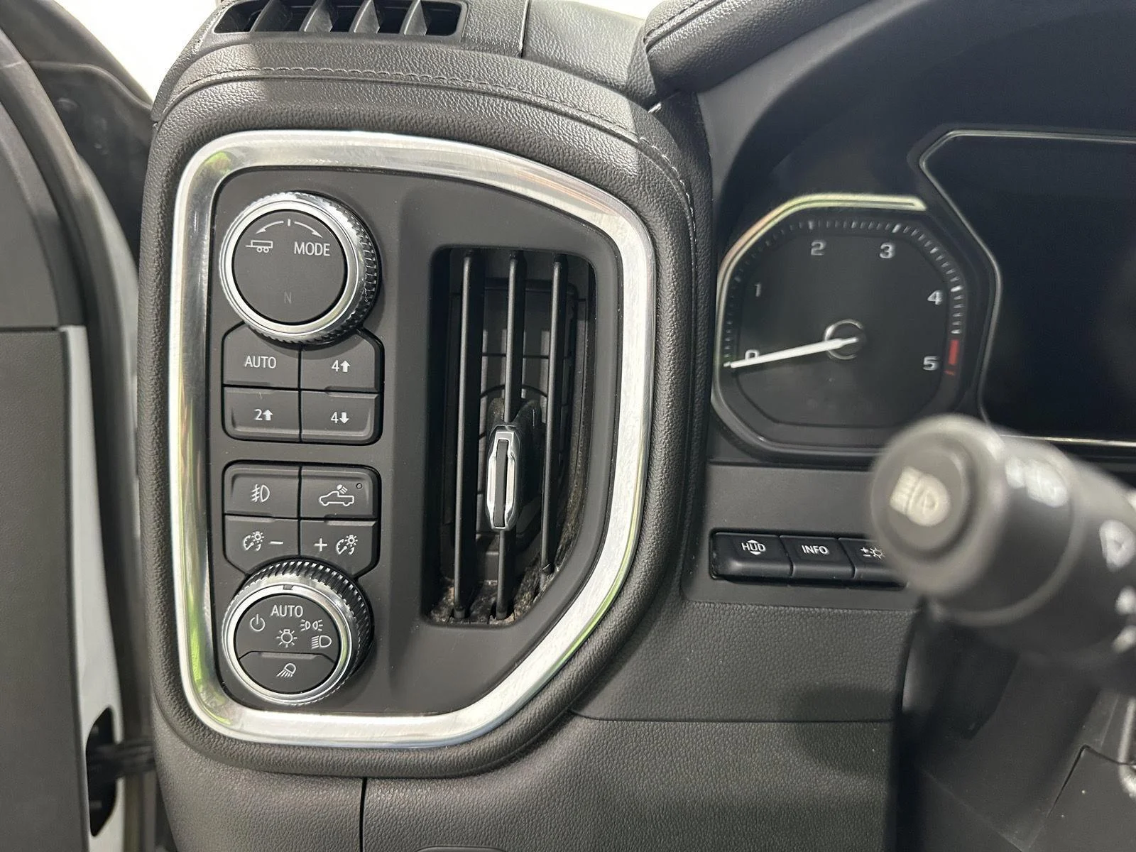 Used 2022 SUMMIT WHITE GMC Denali image 17