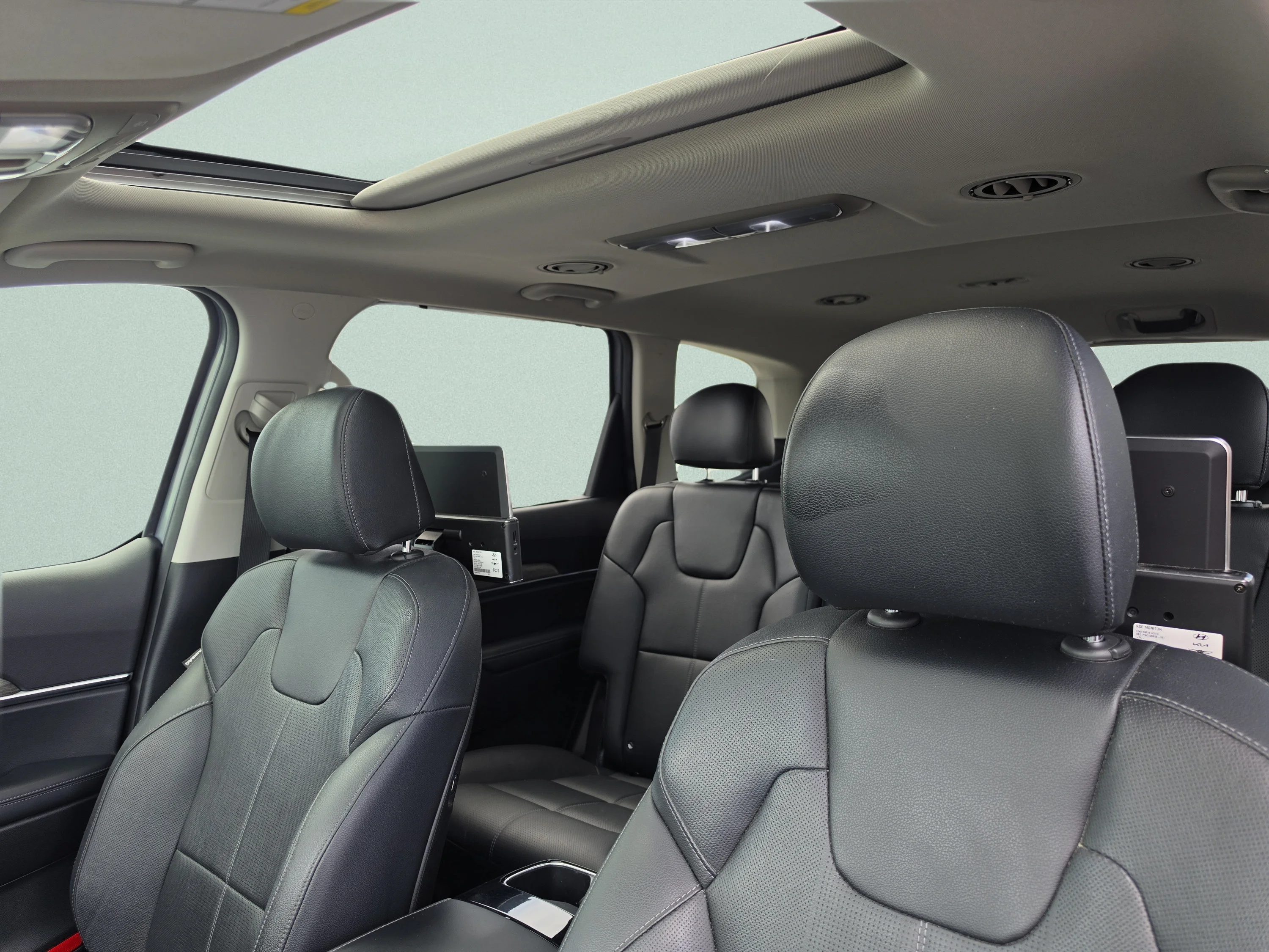 Used 2022 Everlasting Silver Kia EX image 27