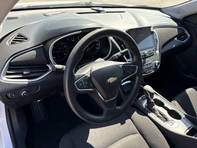 Used 2025 White Chevrolet LT image 39