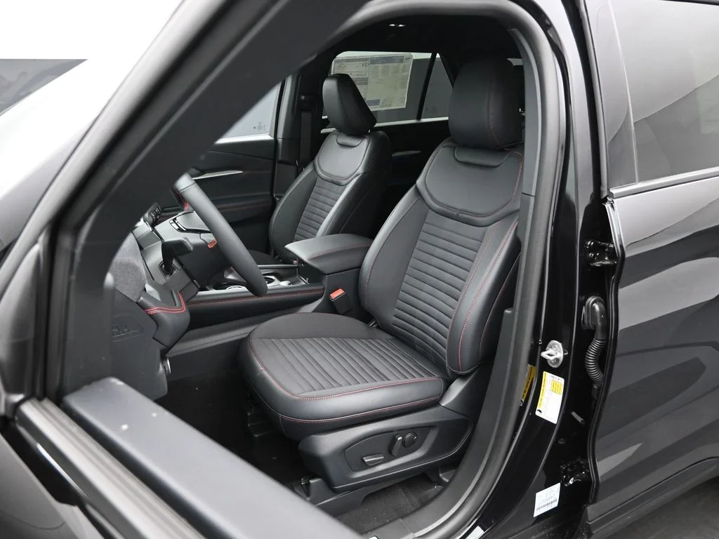 New 2026 Agate Black Metallic Ford ST-Line image 8
