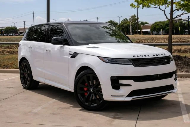 Used 2024  Land Rover Dynamic SE image 7