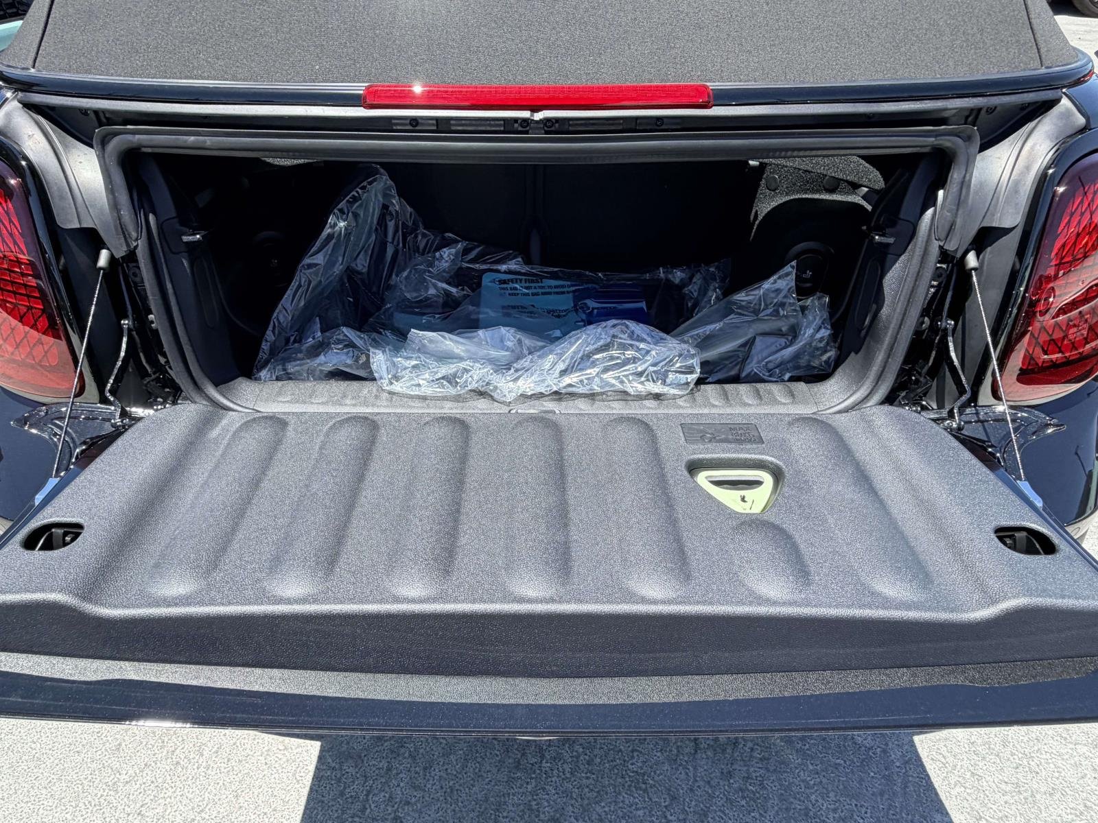 New 2026 0C4R Midnight Black II Metallic MINI Iconic image 5